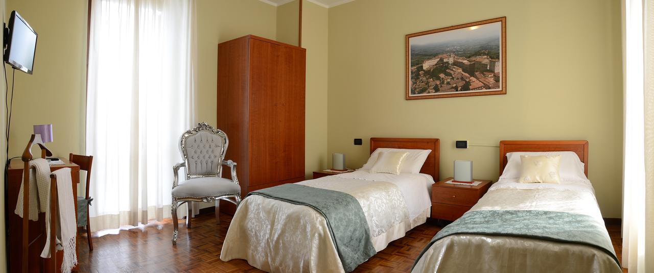 Hotel La Fenice Chiari Kültér fotó