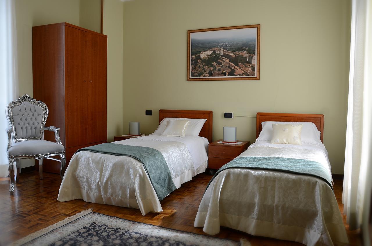 Hotel La Fenice Chiari Kültér fotó