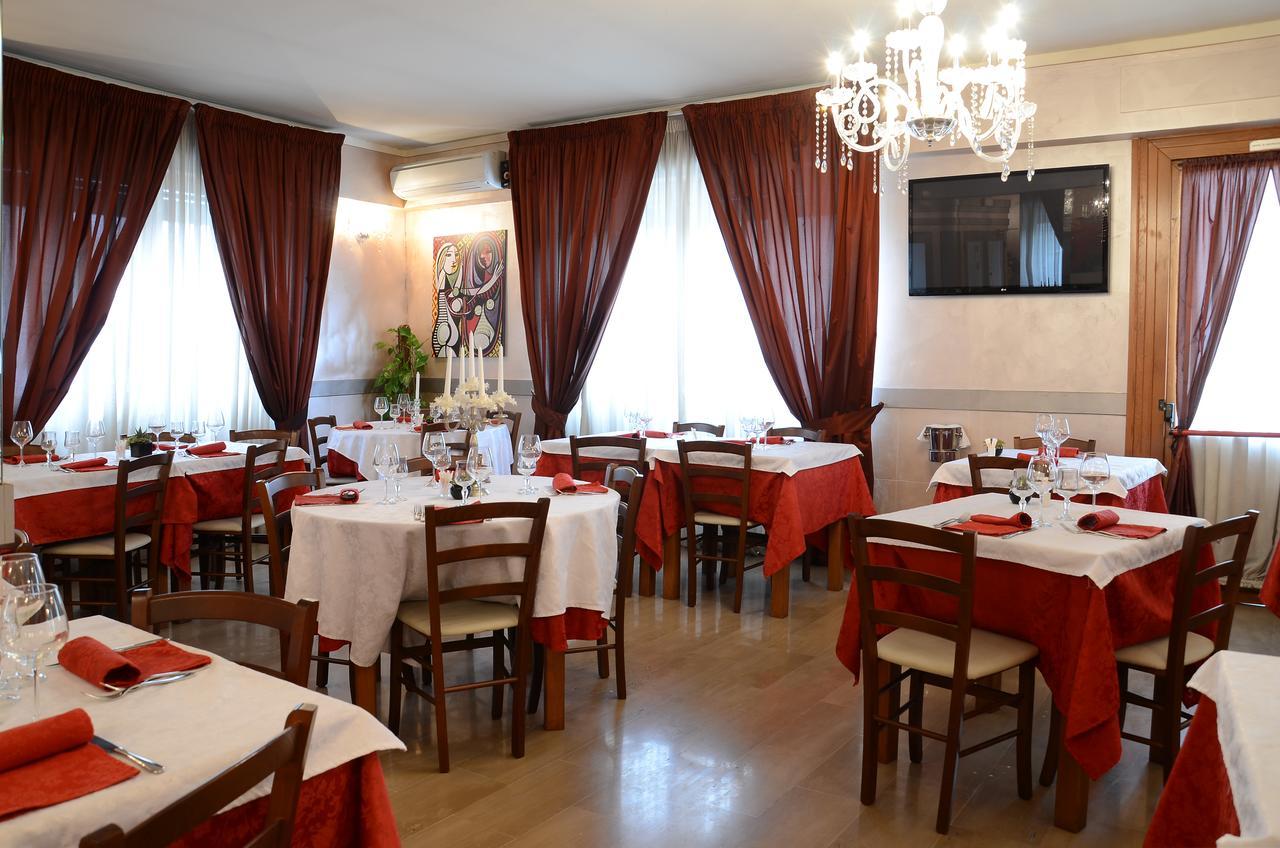 Hotel La Fenice Chiari Kültér fotó