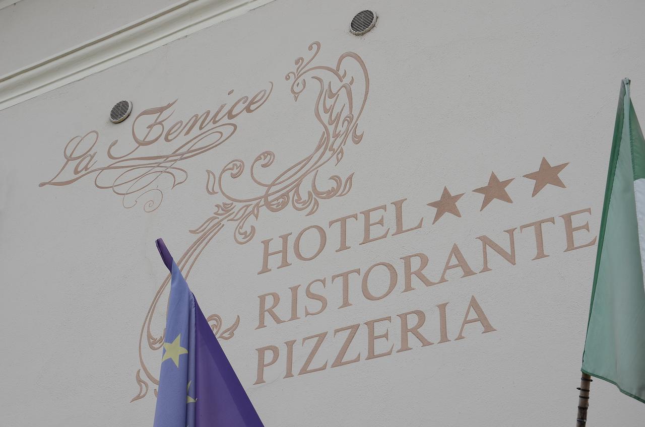 Hotel La Fenice Chiari Kültér fotó
